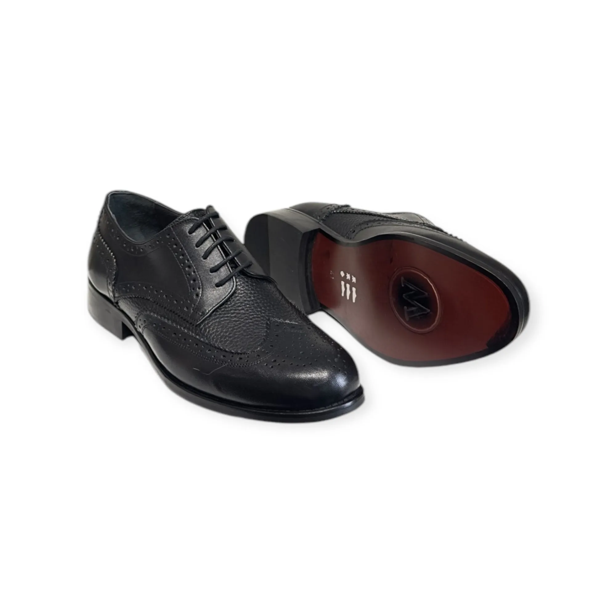 032s Elegantly Crafted Black Leather Wingtip Brogues