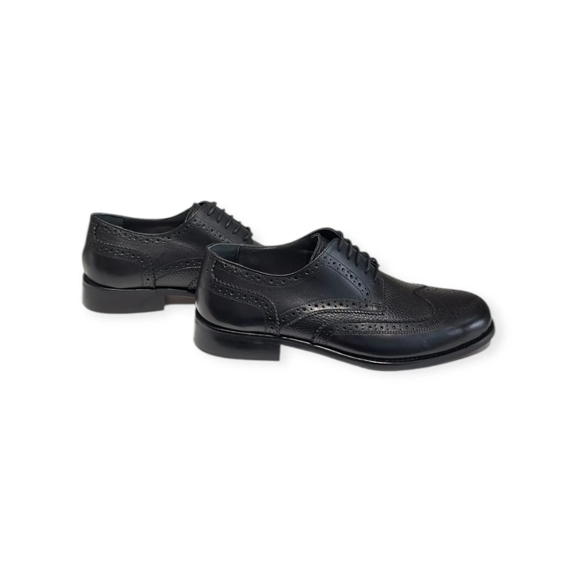 032s Elegantly Crafted Black Leather Wingtip Brogues