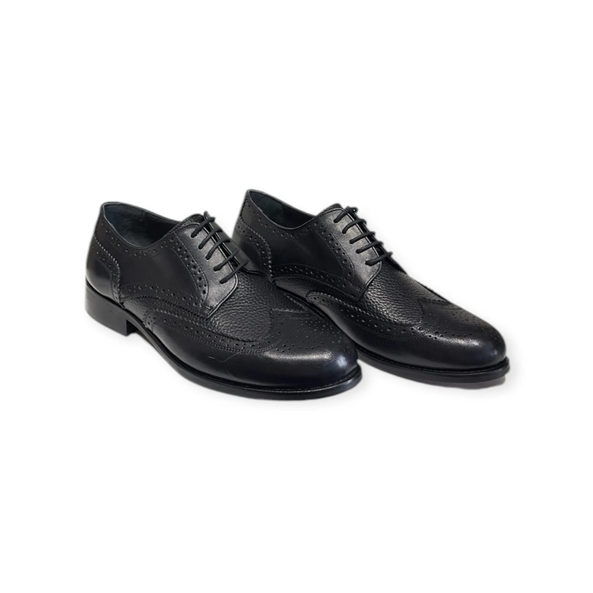 032s Elegantly Crafted Black Leather Wingtip Brogues