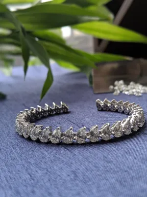 0.40ct Pear Diamond Cuff