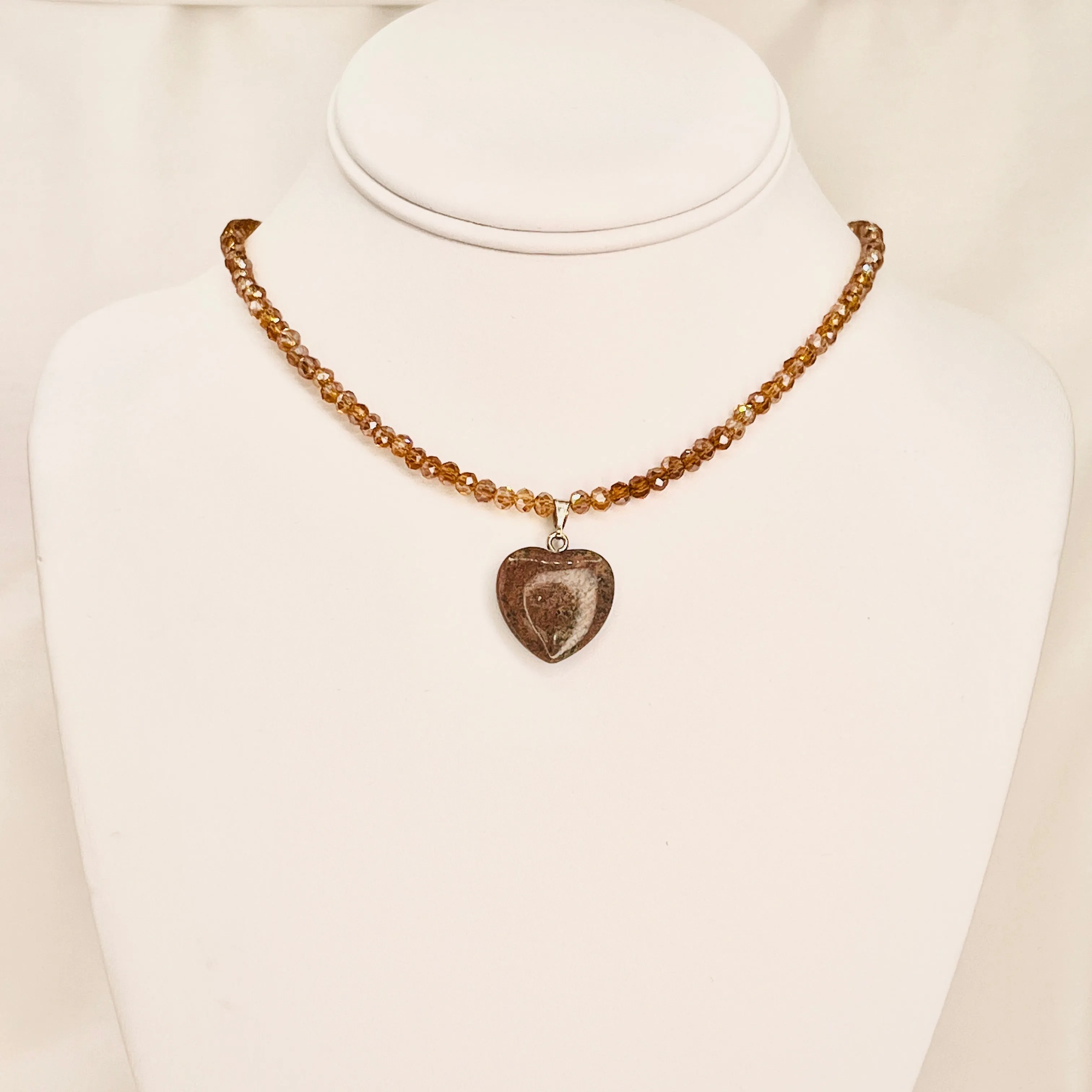 Brown Heart-Shaped Natural Stone Necklace: Warm and Elegant