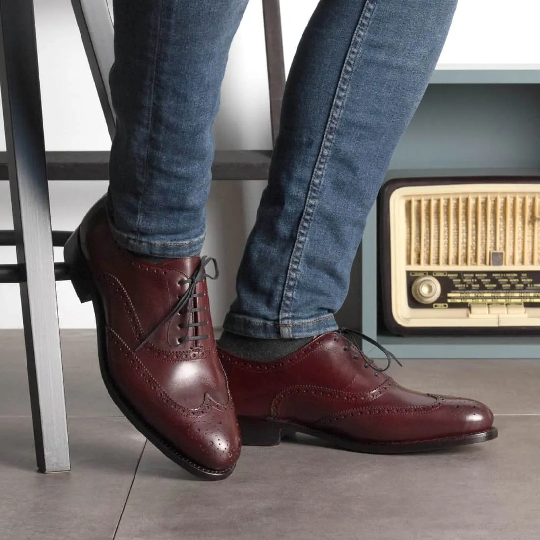 Richelieu fleuri en cuir bordeaux